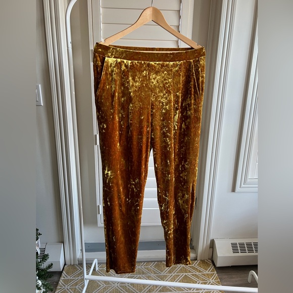 Gold stretch crushed velvet Leith pants - Picture 2 of 5